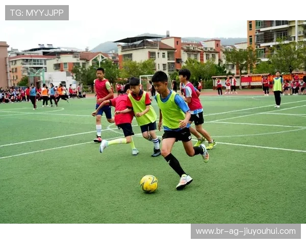 三堂小学足球训练：培养少年足球梦想与团队精神的成长之路